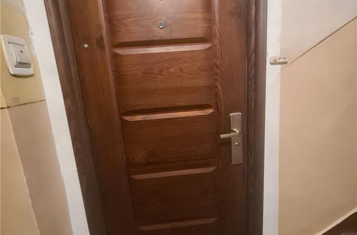 Apartament 3 camere de vanzare CENTRU - Prahova anunturi imobiliare Prahova