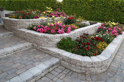 Symmetrica lansează 10 produse noi pentru amenajarea curţilor şi grădinilor