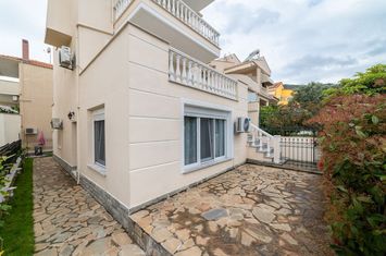 Casă trei niveluri 175 mp în Nea Iraklitsa anunturi imobiliare Grecia