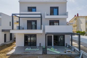 Mezonetă trei niveluri 90,85 mp — Paralia Ofriniou anunturi imobiliare Grecia