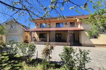 Casă - 4 camere de vanzare SATU MARE - Satu Mare anunturi imobiliare Satu Mare