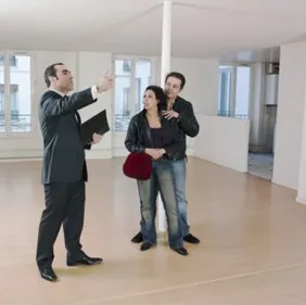 Evaluatorii imobiliari, factor de întârziere a tranzacţiilor