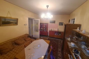 Apartament cu 3 camere de vanzare in Campina - Zona Scoala Centrala anunturi imobiliare Prahova