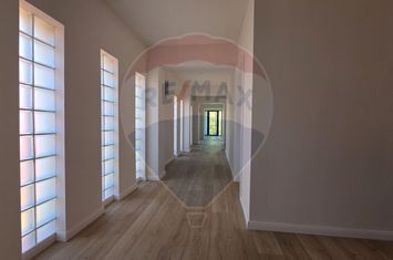 Casă / Vilă cu 6 camere de vânzare în zona Central anunturi imobiliare Vaslui