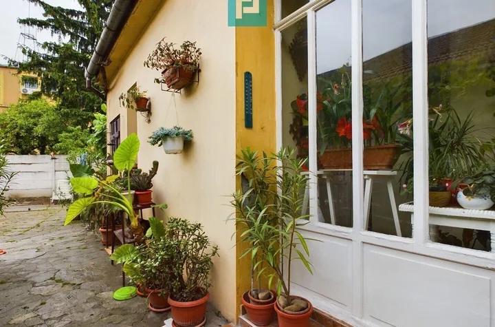 Apartament la casă cu 4 camere în Pârneava anunturi imobiliare Arad