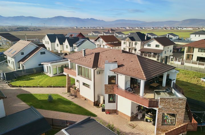 Vilă - 8 camere de vanzare CRISTIAN - Sibiu anunturi imobiliare Sibiu
