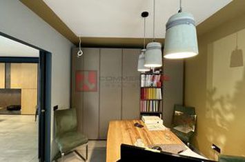 SPATIU COMERCIAL 78 MP - CENTRUL CIVIC - SUPRAFATA VITRATA GENEROASA anunturi imobiliare Brasov