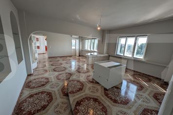 Apartament 4 camere de vanzare ARAD - Arad anunturi imobiliare Arad