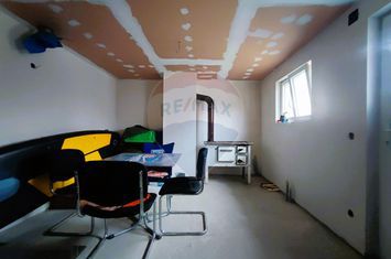 Casă / Vilă cu 3 camere de vânzare în zona Sud anunturi imobiliare Sibiu