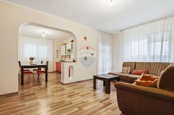 Casă / Vilă cu 6 camere de vânzare I Podul Iloaiei anunturi imobiliare Iasi