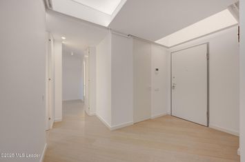 Apusul de la ultimul etaj din Cortina North | 3 camere | 76.7 mp anunturi imobiliare Bucuresti