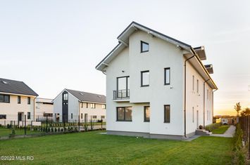 Vilă - 5 camere de vanzare SISESTI - Bucuresti anunturi imobiliare Bucuresti