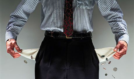 Prăbuşirea imobiliară umflă restanţele