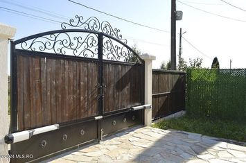 Calinesti - Gorganu, casa cu 2 intrari, teren 2496 mp anunturi imobiliare Arges