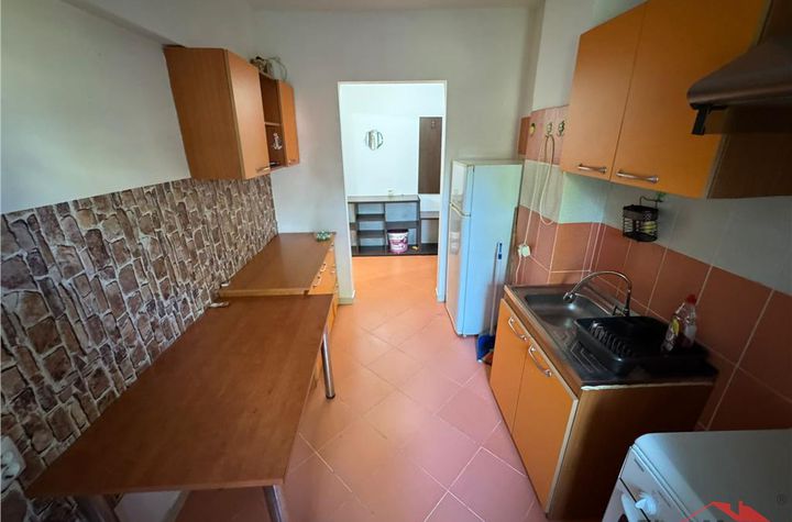 Apartament 2 camere de vanzare GARA - Vrancea anunturi imobiliare Vrancea