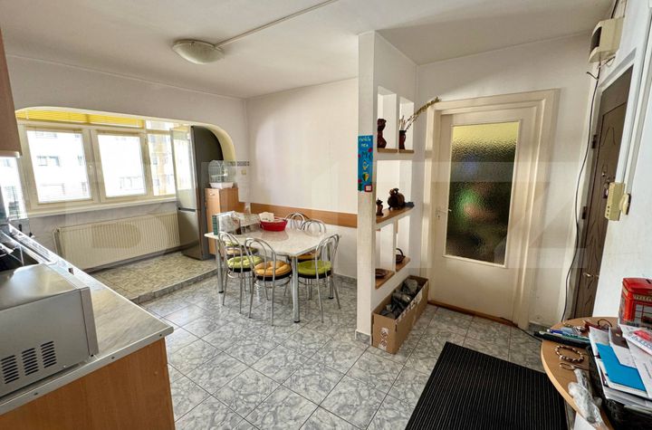 Apartament 3 camere de vanzare VASILE AARON - Sibiu anunturi imobiliare Sibiu
