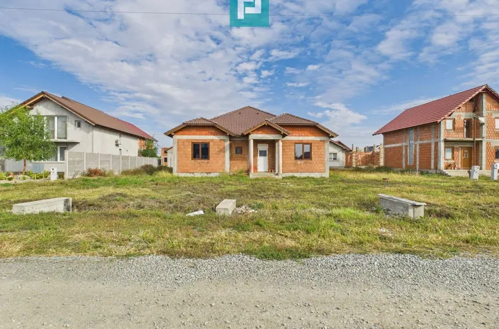 Casă la roșu, 4 camere, Zimandul Nou anunturi imobiliare Arad