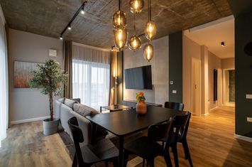 Apartament 3 camere de inchiriat EAS Clujului Oradea cu terasa 44 mp anunturi imobiliare Bihor