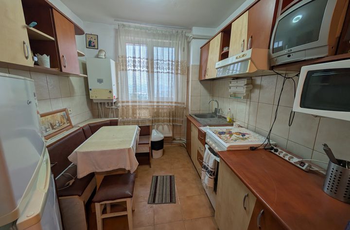 Apartament 3 camere de vanzare BUHUSI - Bacau anunturi imobiliare Bacau