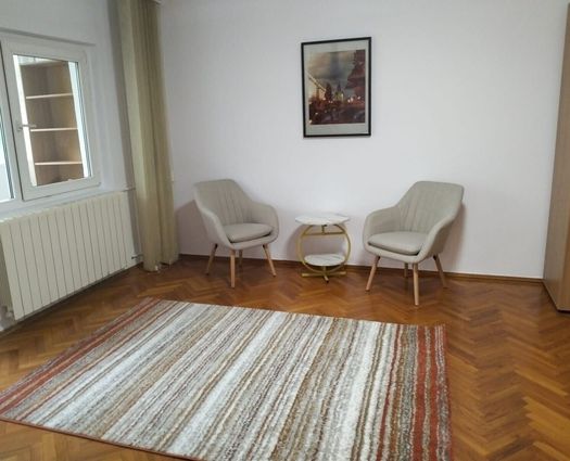 Garsonieră Decebal, 37 mp
