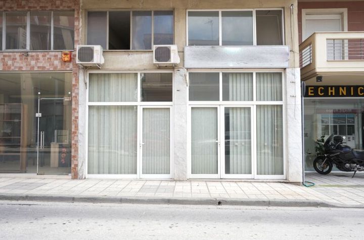 Spațiu comercial la parter 32 mp + mezanin 7 mp anunturi imobiliare Grecia