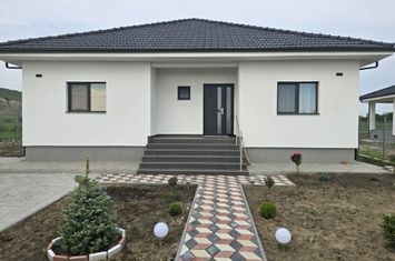 Casa la 4 camere 2 băi,800 mp.teren,gard si pavaj anunturi imobiliare Mures
