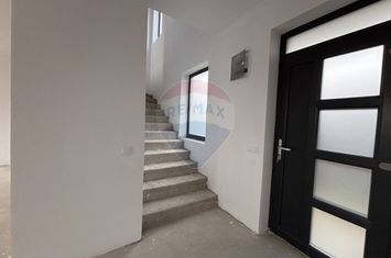 Casă / Vilă cu 4 camere de vânzare anunturi imobiliare Sibiu