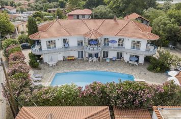 Clădire cu 6 apartamente în Paralia Vrasnon anunturi imobiliare Grecia