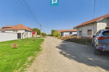 Casă la roșu cu 4 camere de vânzare anunturi imobiliare Arad