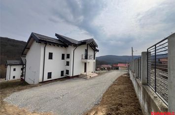 Casă - 4 camere de vanzare CENTRAL - Bacau anunturi imobiliare Bacau