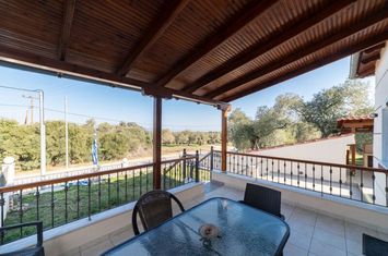 Casă individuală 135,25 mp în Skala Sotiros, 170 metri de mare anunturi imobiliare Grecia