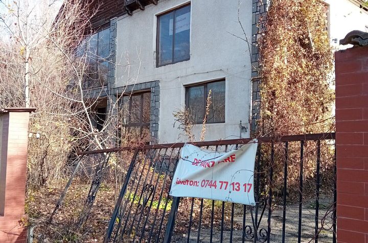 PROPRIETAR-Vand vila, Comarnic (Prahova) anunturi imobiliare Prahova