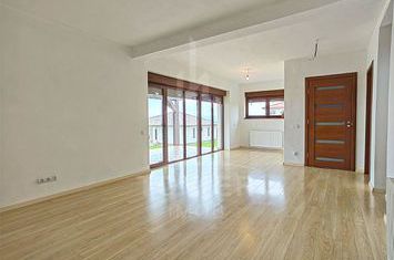 Casă individuală 5 camere cu 372 mp teren în Bavaria anunturi imobiliare Sibiu