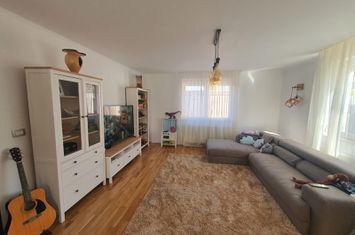 VÂNZARE VILA CU PISCINĂ EXTERIOARĂ , INDIVIDUALA ZONA PIPERA! anunturi imobiliare Bucuresti