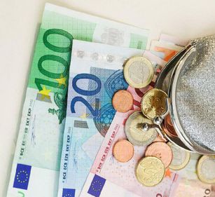 Clienţii BCR au efectuat schimburi valutare în valoare de peste 2 miliarde lei