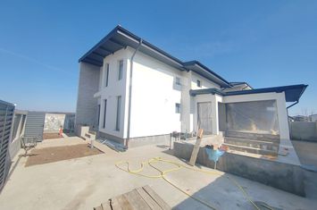 Pantelimon vila individuala ,piscina super constructie anunturi imobiliare Bucuresti