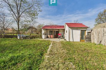 Casuță cu priveliște panoramică spre Cetatea Șiria anunturi imobiliare Arad