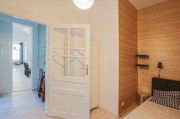 Chirie, apartament 2 dormitoare, central 550 E/lună (neg). Comision 0. anunturi imobiliare Bihor