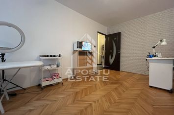 Apartament 3 camere, 2 bai, 2 balcoane, etaj intermediar,Soarelui anunturi imobiliare Timis