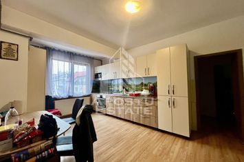 Apartament pe 2 niveluri, 3 camere, 2 bai, lift, zona Lunei anunturi imobiliare Timis