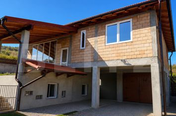 Vilă - 3 camere de vanzare LIVEZENI - Mures anunturi imobiliare Mures