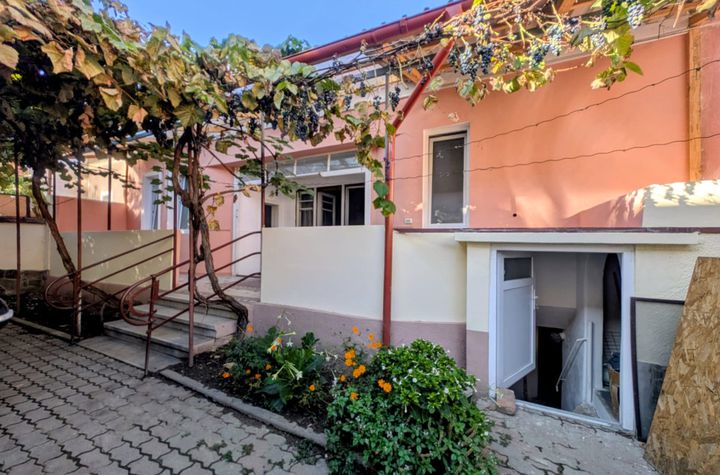 Casă - 4 camere de vanzare ORADEA - Bihor anunturi imobiliare Bihor