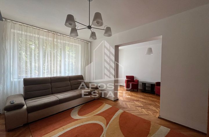 Apartament cu 4 camere, 2 bai, 3 balcoane,decomandat, Central anunturi imobiliare Timis