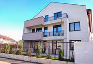 8.000 €, Spațiu comercial