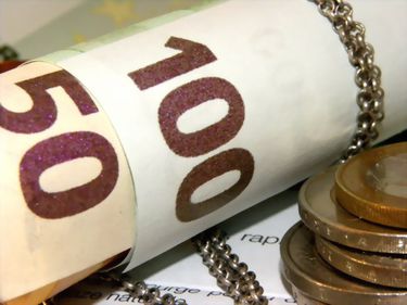 Băncile lansează promoţii cu dobânzi atrăgătoare pentru depozitele în euro
