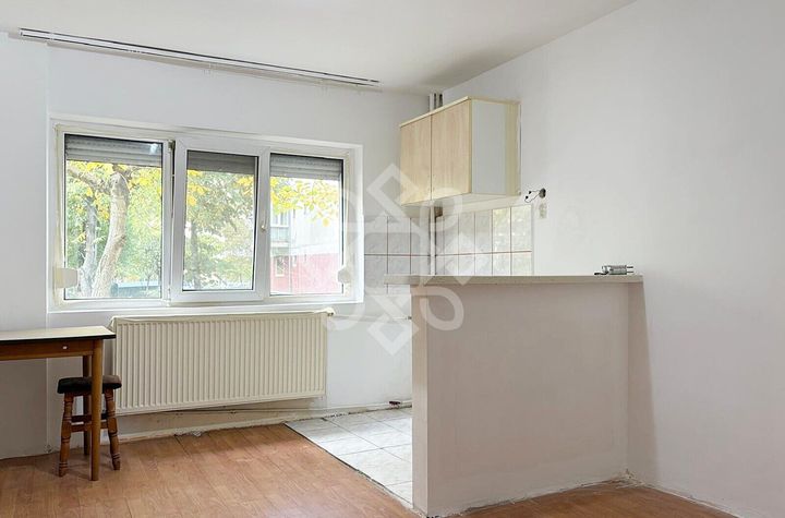 Garsoniera de vanzare la parter in Rogerius anunturi imobiliare Bihor