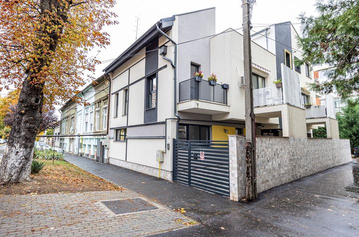 Apartament nou, ultracentral, cu loc de parcare privat | 110.000 € anunturi imobiliare Arad