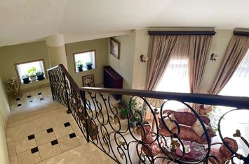 Pipera vila eleganta, spatioasa, garaj, piscina, gradina amenajata anunturi imobiliare Bucuresti