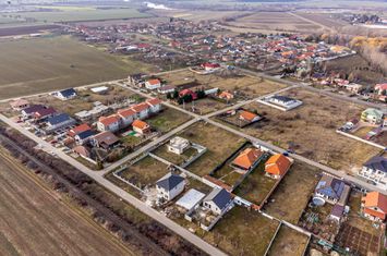 Teren generos, situat pe colt in cartierul nou din Calugareni anunturi imobiliare Arad