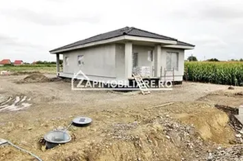 Casă la cheie 4 cam,2 băi,1 pivnită,800 mp.teren,gard,pavaj. anunturi imobiliare Mures